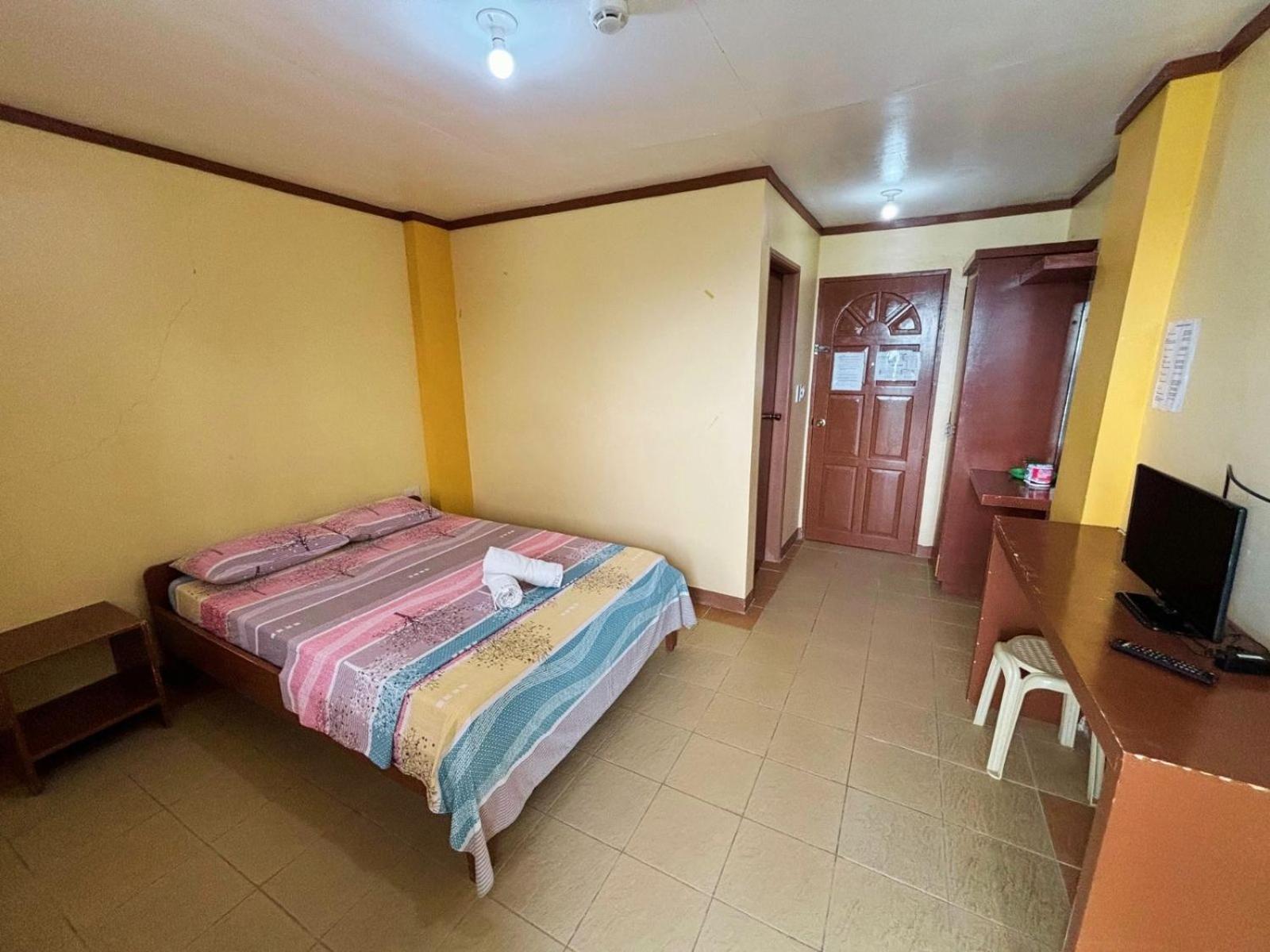 White Beach Hotel Puerto Galera Powered By Cocotel Экстерьер фото
