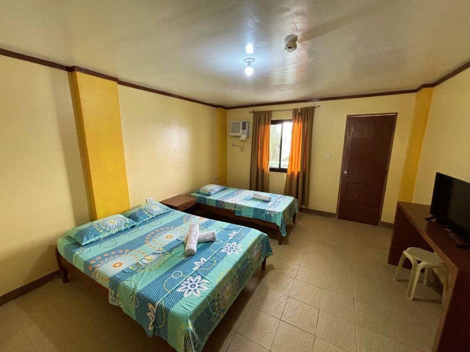 White Beach Hotel Puerto Galera Powered By Cocotel Экстерьер фото