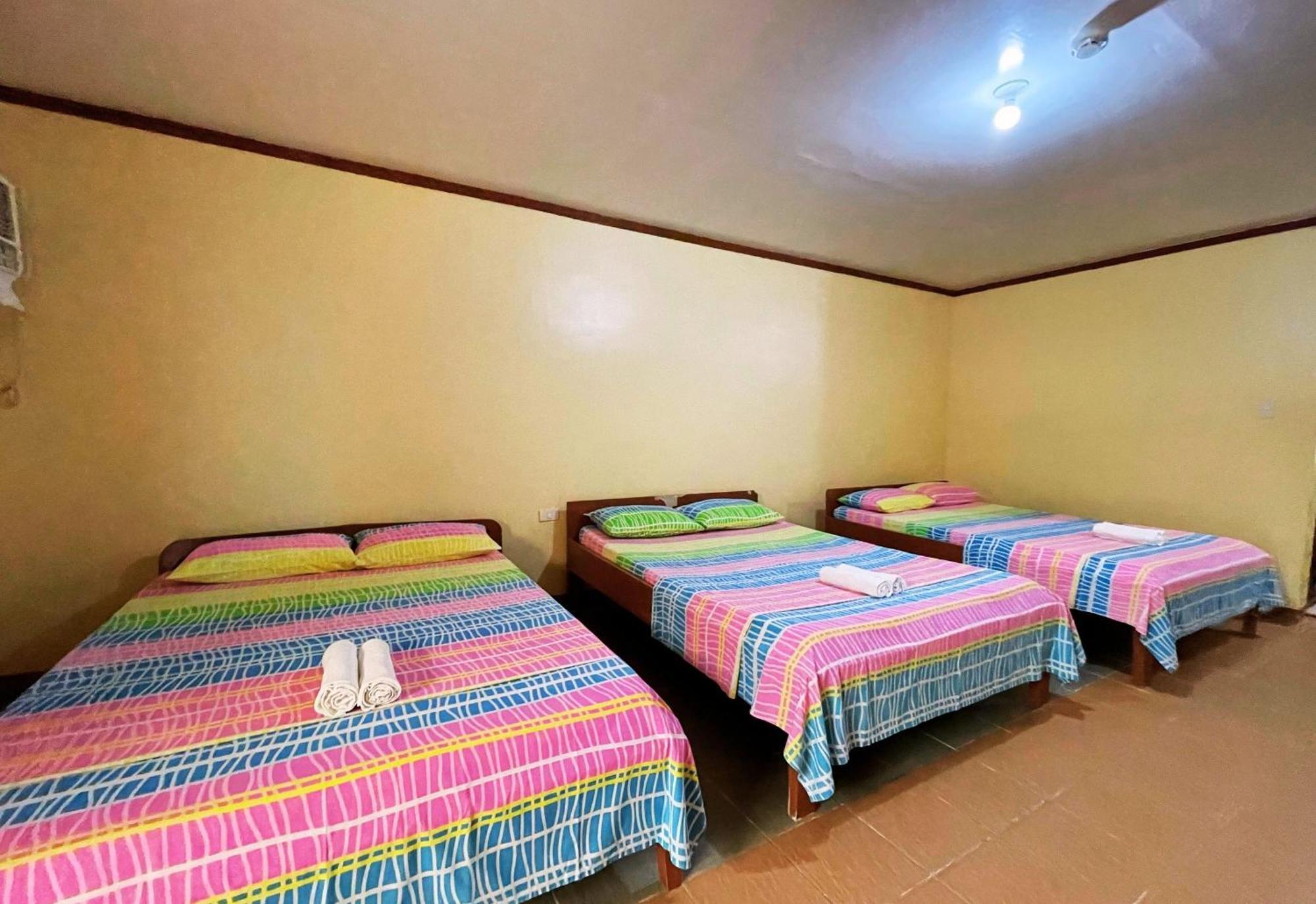 White Beach Hotel Puerto Galera Powered By Cocotel Экстерьер фото