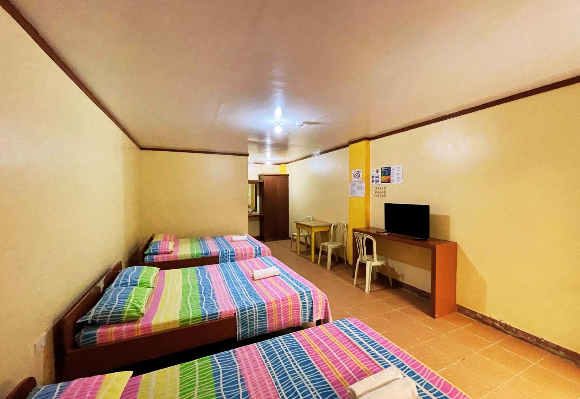 White Beach Hotel Puerto Galera Powered By Cocotel Экстерьер фото