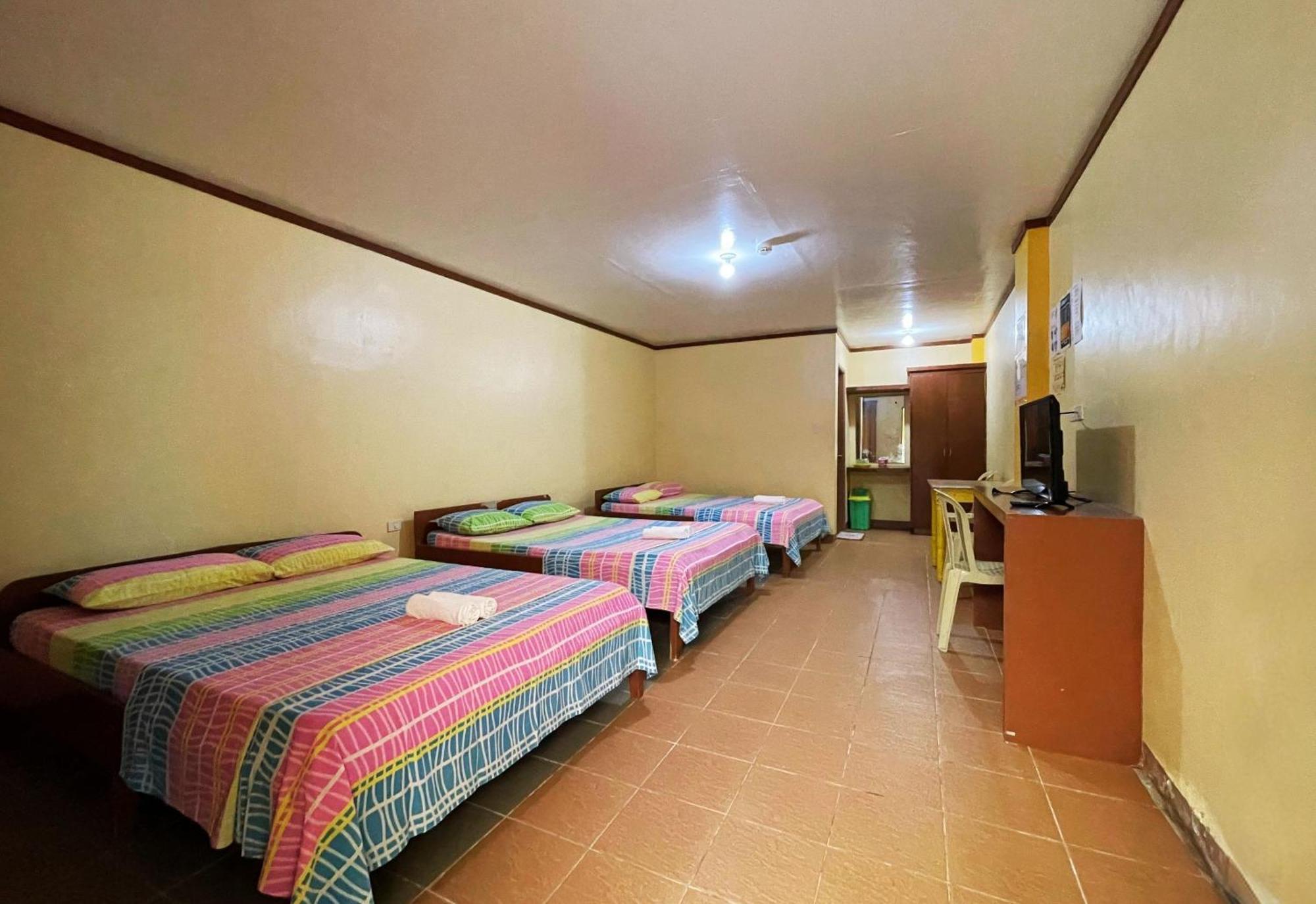 White Beach Hotel Puerto Galera Powered By Cocotel Экстерьер фото
