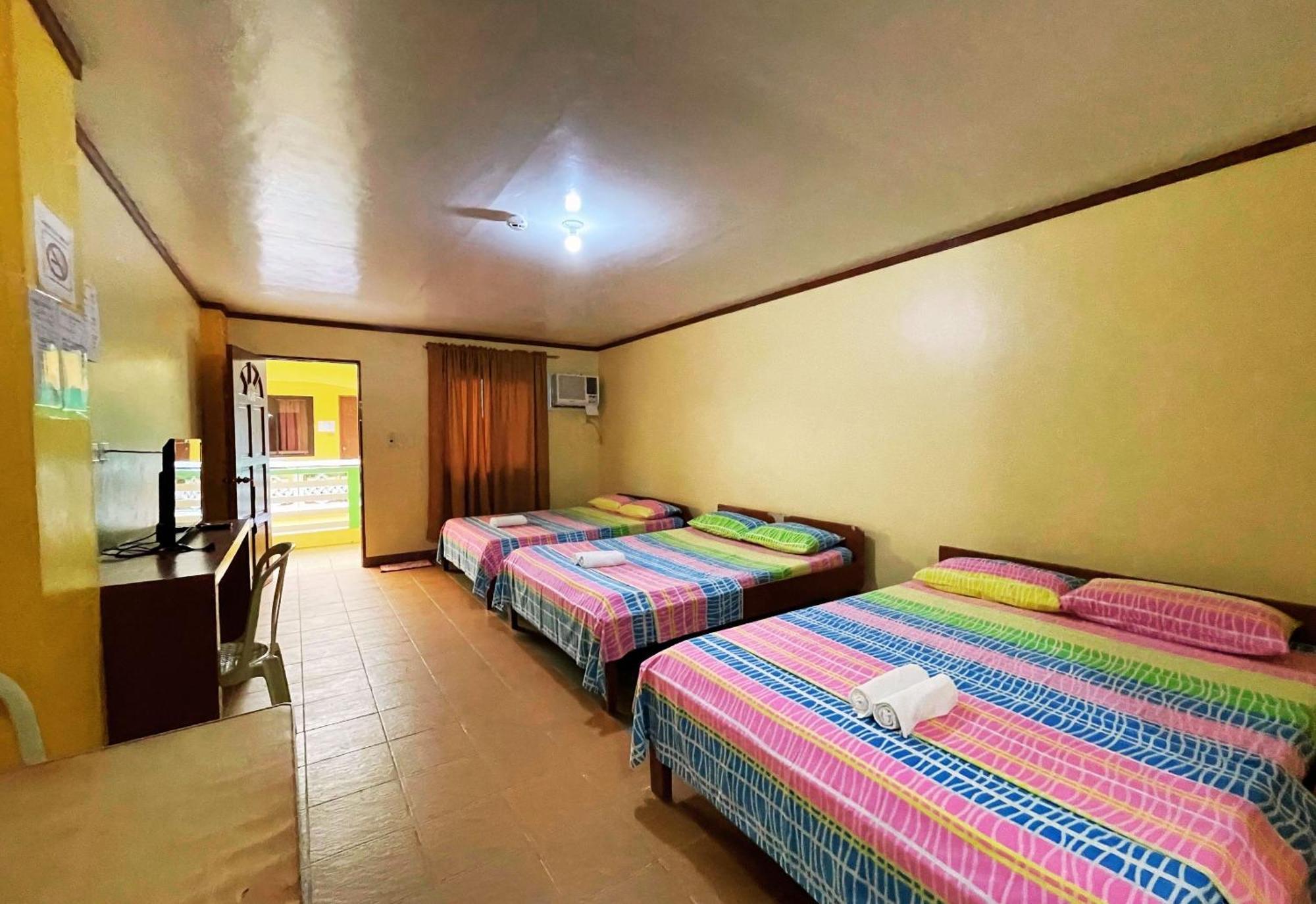 White Beach Hotel Puerto Galera Powered By Cocotel Экстерьер фото