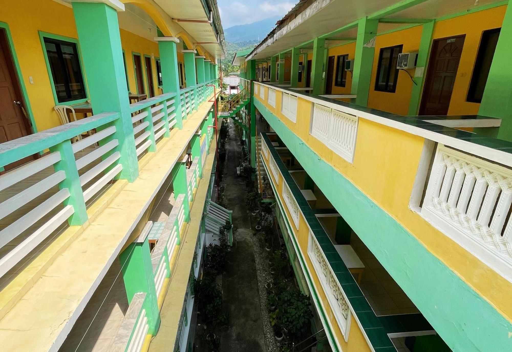 White Beach Hotel Puerto Galera Powered By Cocotel Экстерьер фото