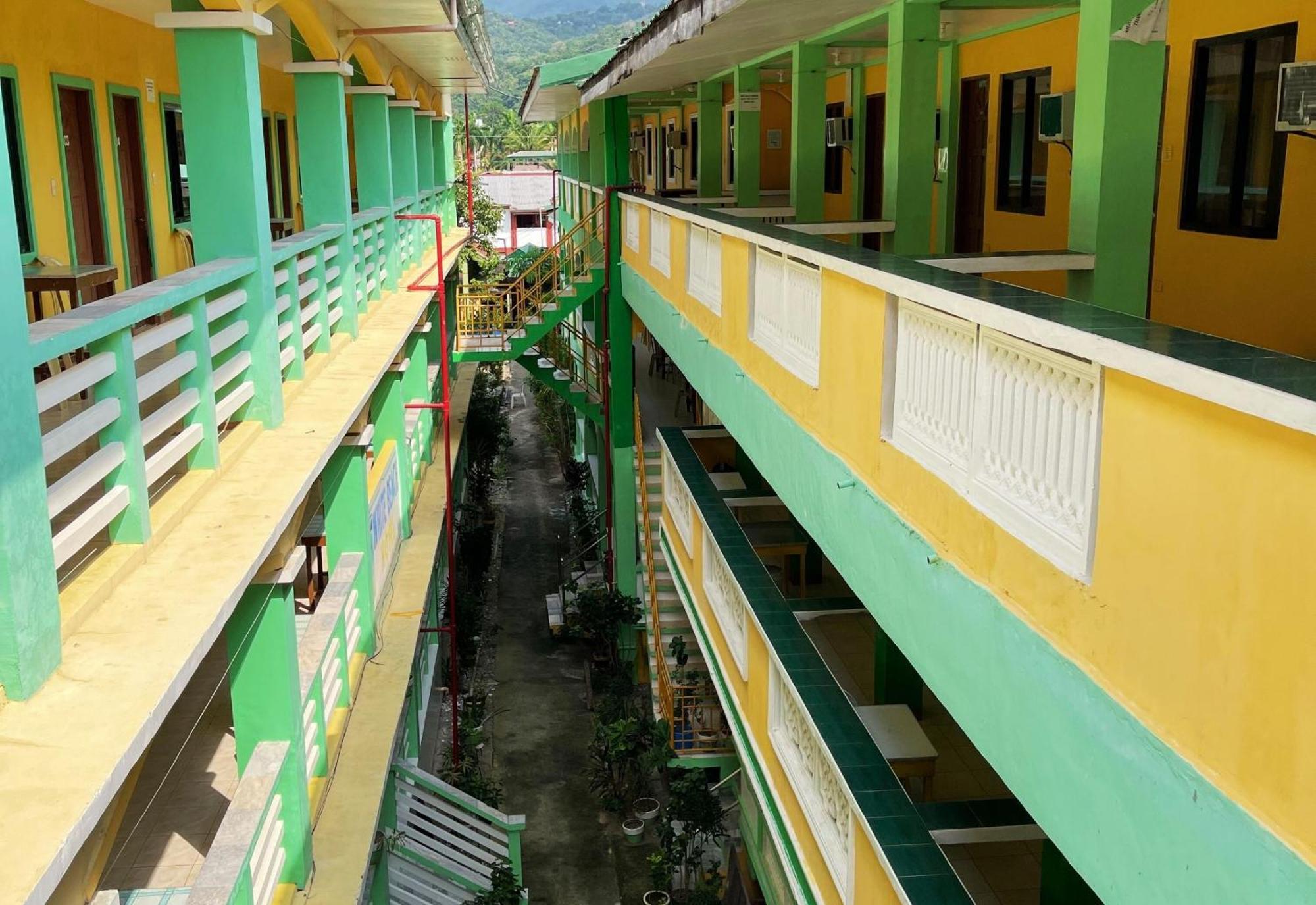 White Beach Hotel Puerto Galera Powered By Cocotel Экстерьер фото