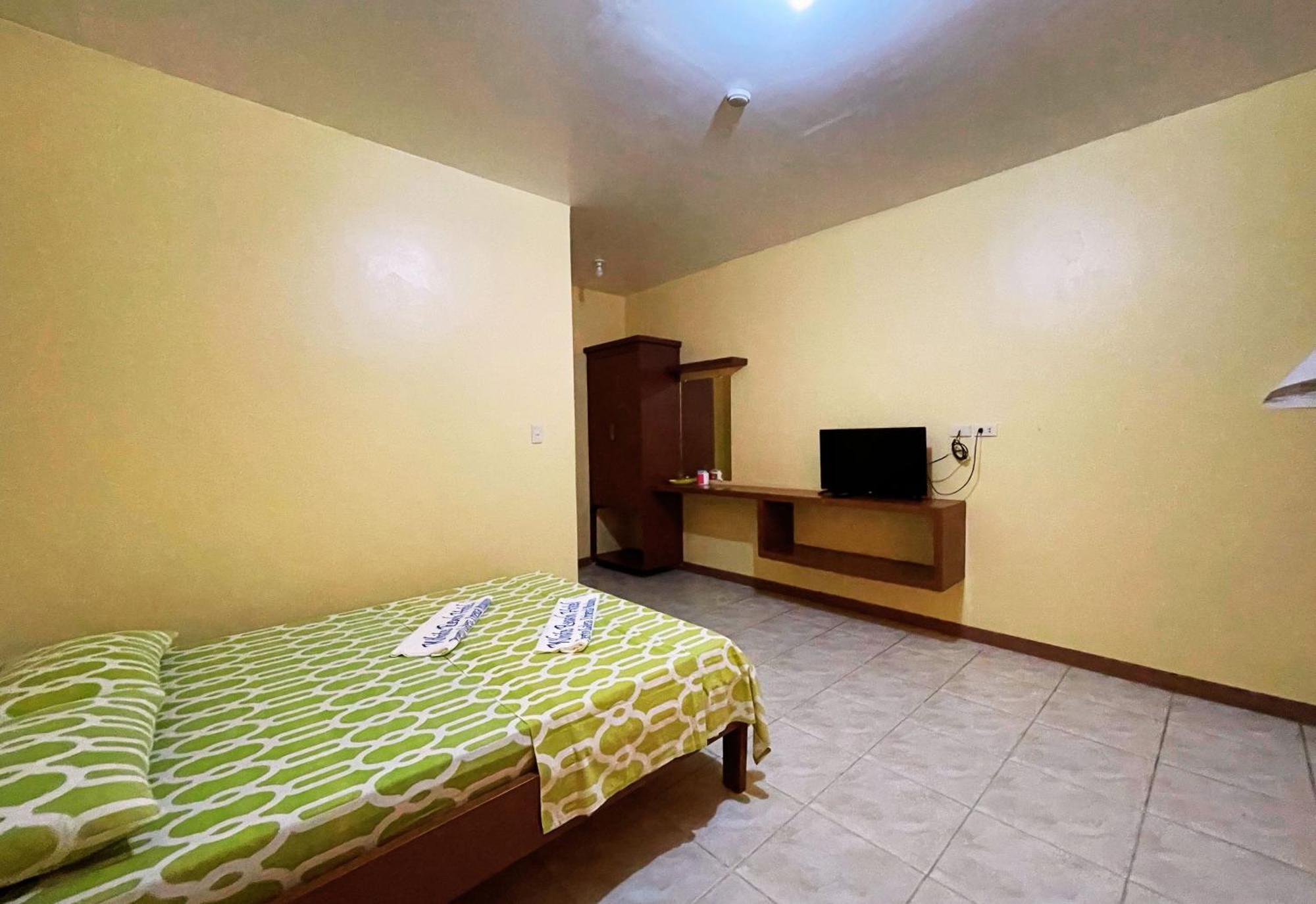 White Beach Hotel Puerto Galera Powered By Cocotel Экстерьер фото