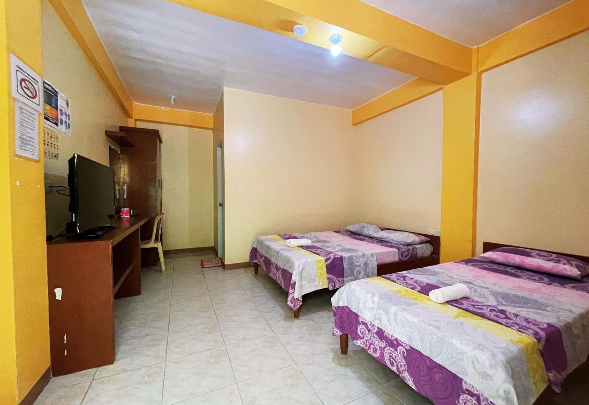 White Beach Hotel Puerto Galera Powered By Cocotel Экстерьер фото