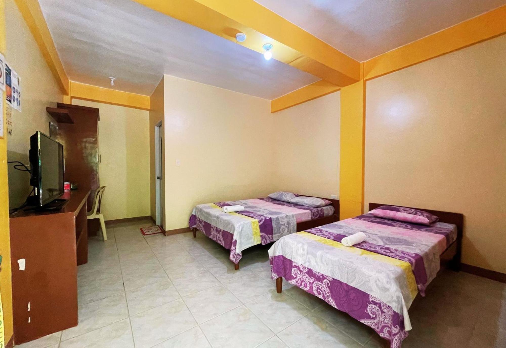 White Beach Hotel Puerto Galera Powered By Cocotel Экстерьер фото