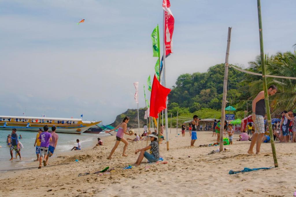 White Beach Hotel Puerto Galera Powered By Cocotel Экстерьер фото